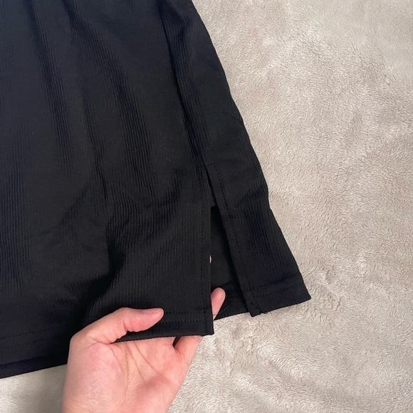 NWOT Slit Thigh Black Skort - Picture 2 of 4